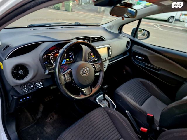 טויוטה יאריס