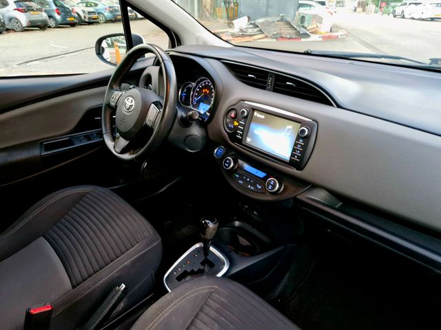 טויוטה יאריס