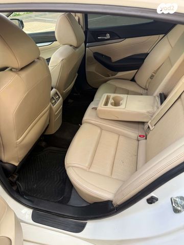 ניסאן מקסימה