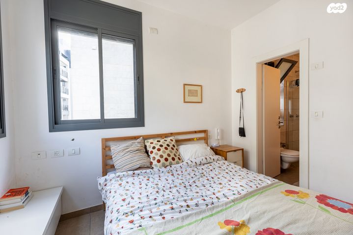 דירה, יהודית 5, חרוזים, רמת גן