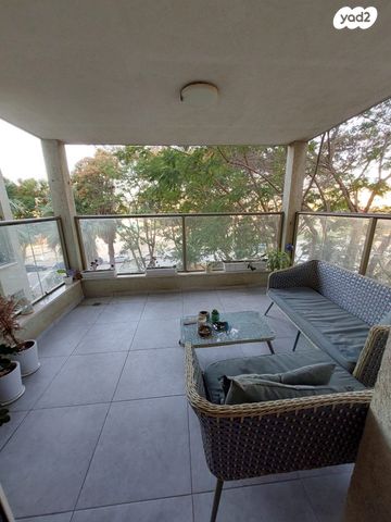 דירה, דרך משה דיין 16, קרית הסביונים, יהוד מונוסון