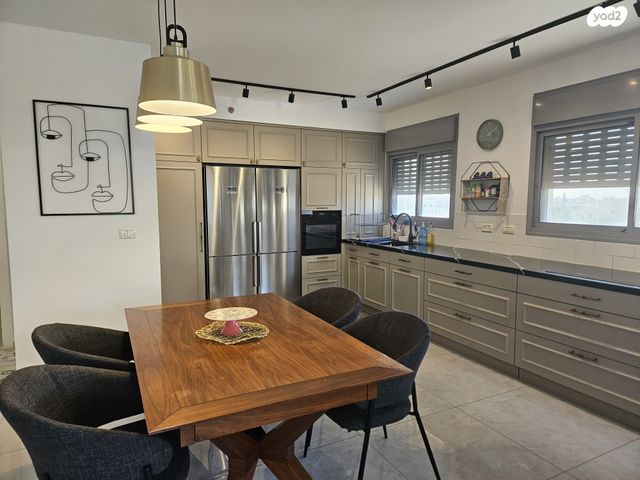 גג/ פנטהאוז, ניצנים 11, מרכז העיר, סביניה, הוותיקה, קרית ביאליק