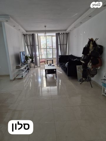 דירה, כובשי החרמון 11, שעריים, רחובות