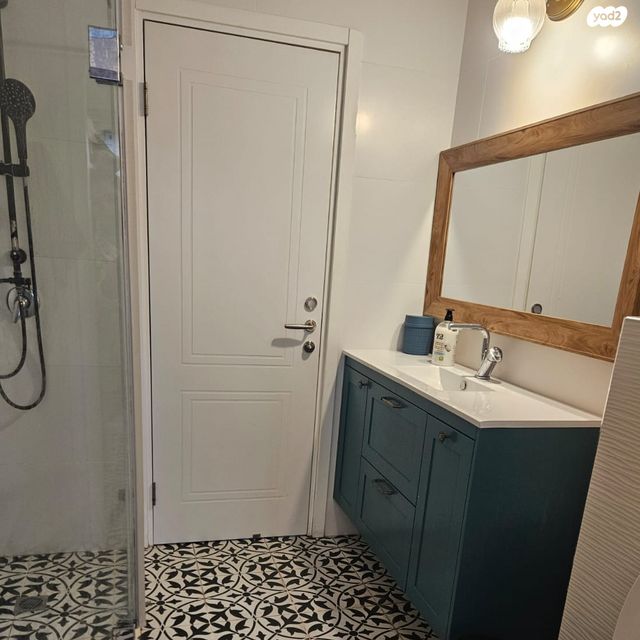 גג/ פנטהאוז, ניצנים 11, מרכז העיר, סביניה, הוותיקה, קרית ביאליק