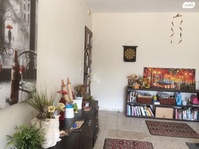 דירת גן, שניר 1, אבני חפץ, אבני חפץ