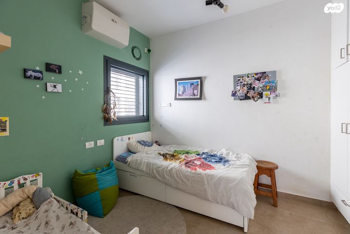 דירה, יהודית 5, חרוזים, רמת גן