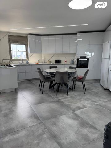 שדרת התמרים 9