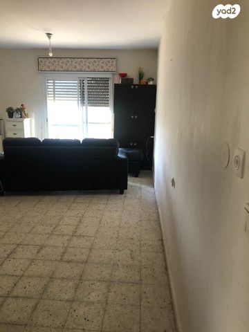 דירת גן, שניר 1, אבני חפץ, אבני חפץ