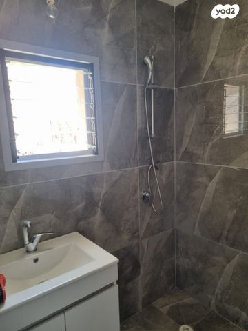 דירה, שדרות הנשיא טרומן 16, קרית חיים מערבית, חיפה