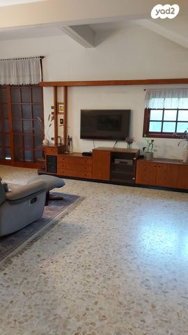 בית פרטי/ קוטג', ורד 1, מרכז העיר, סביניה, הוותיקה, קרית ביאליק