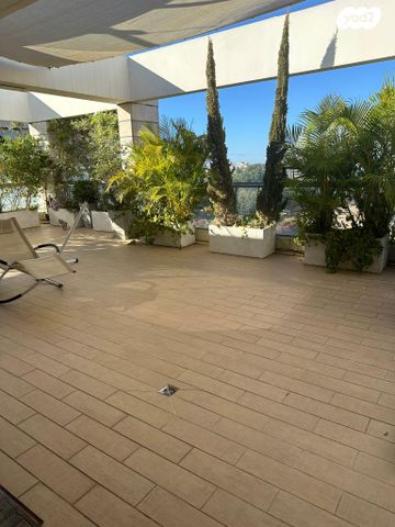 גג/ פנטהאוז, אסירי ציון 21, מגדיאל, הוד השרון