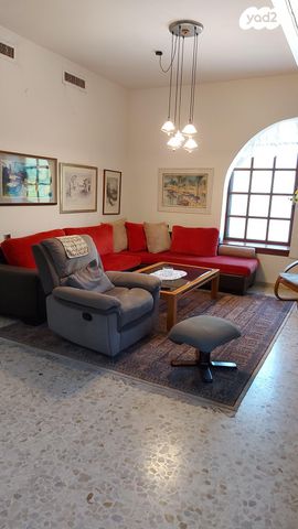 בית פרטי/ קוטג', ורד 1, מרכז העיר, סביניה, הוותיקה, קרית ביאליק