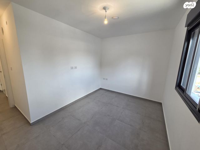 דירה, הרב צבי יהודה קוק 23, אגמים מזרח, אשקלון