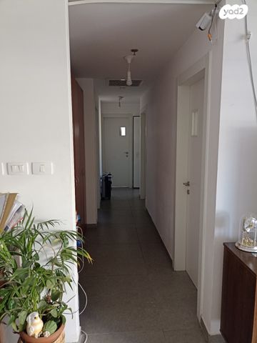 ז'בוטינסקי 8