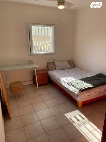 שדרות מנחם בגין 25