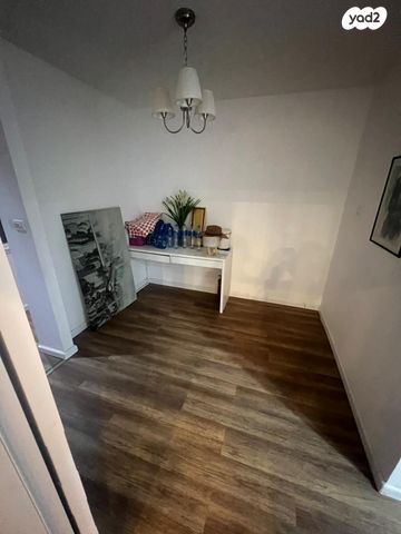 דירה, החרובים 11, בית אליעזר, חדרה