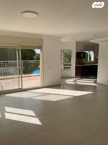 דירה, שושנת הכרמל 43, כרמל מערבי, חיפה