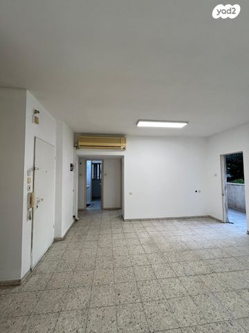 דירה, טרומפלדור 41, המרכז השקט / מרכז העיר, פתח תקווה