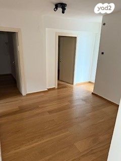 דירת גן, שפרינצק 14, שיכוני מזרחי, כפר סבא