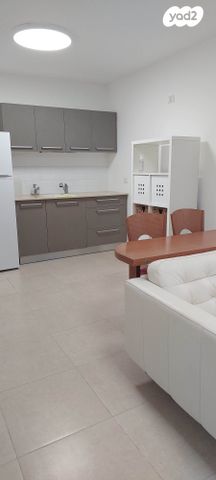 יחידת דיור, השקד 18, אלוני אבא, אלוני אבא