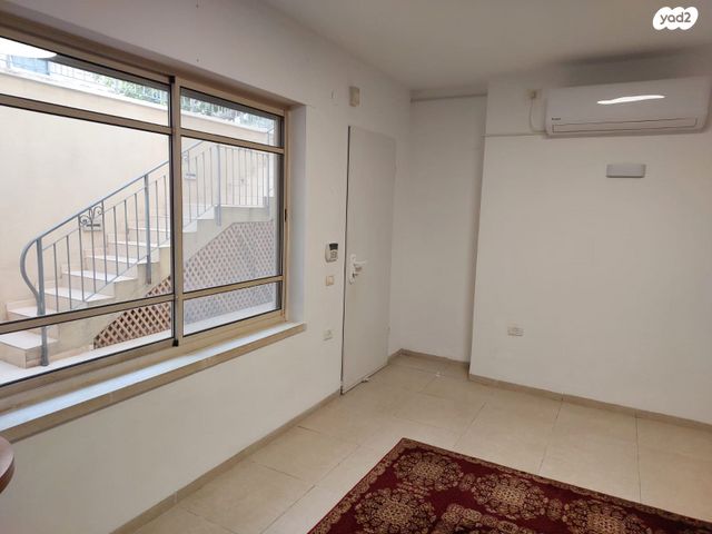 יחידת דיור, השקד 18, אלוני אבא, אלוני אבא