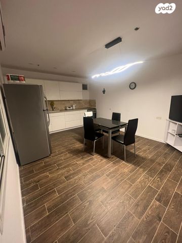 דירה, החרובים 11, בית אליעזר, חדרה