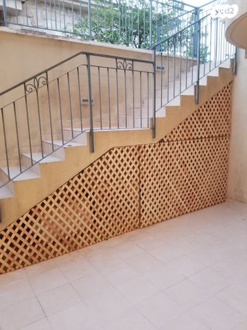 יחידת דיור, השקד 18, אלוני אבא, אלוני אבא