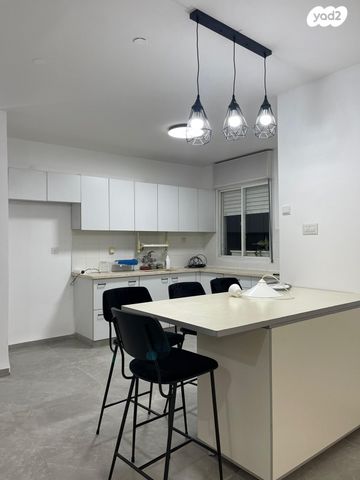 בעל שם טוב 10