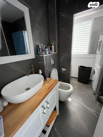 דירה, דרך בן גוריון 73, עצמאות יוספטל, בת ים