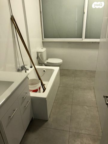 הרב לנדרס 16