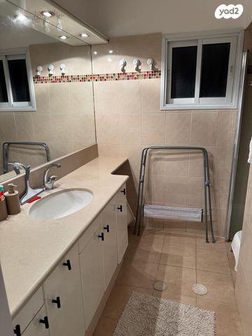 דירה, צ"ג בנות 28, רמב"ם, ראשון לציון