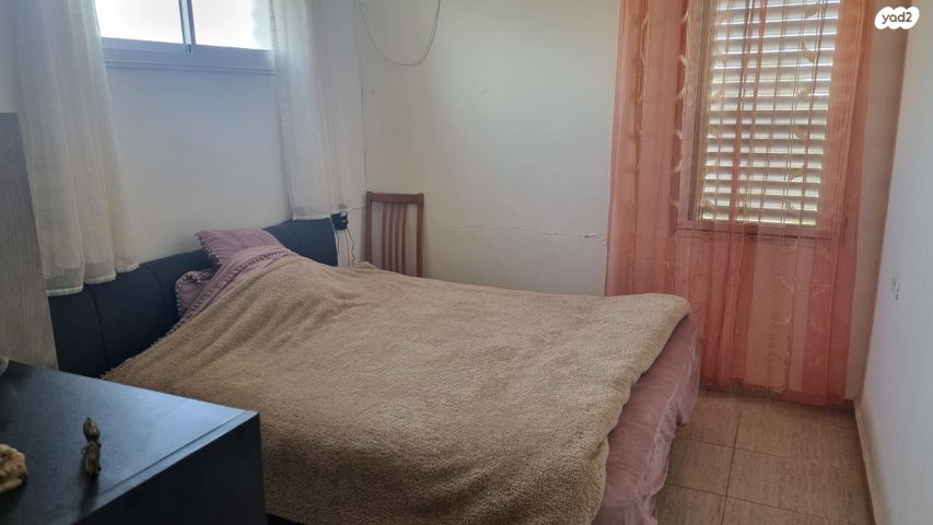 קיבוץ גלויות 80