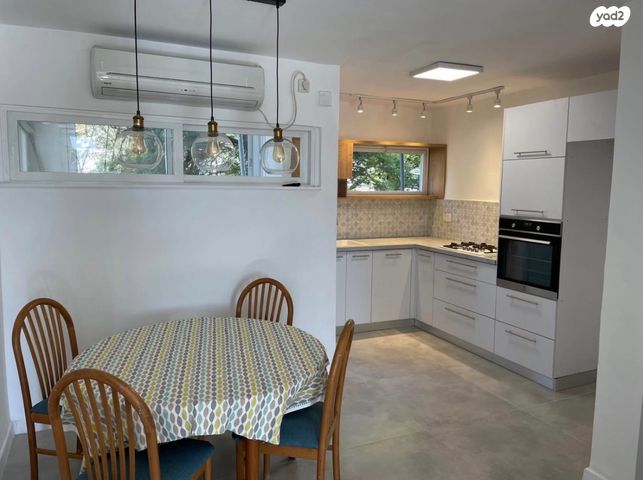 שרה אהרונסון 51