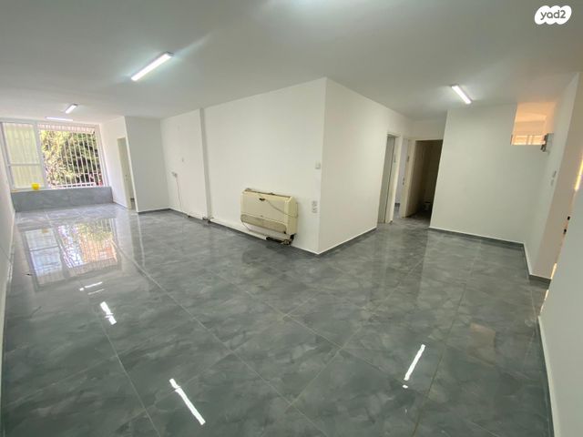 דירה, יוסף סרלין 3, נווה ברבור, כפר שלם מערב, תל אביב יפו