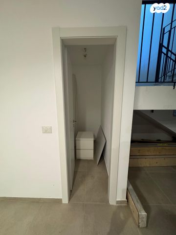 מרתף/ פרטר, יער חורשים 6, שכונה 11, תל מונד