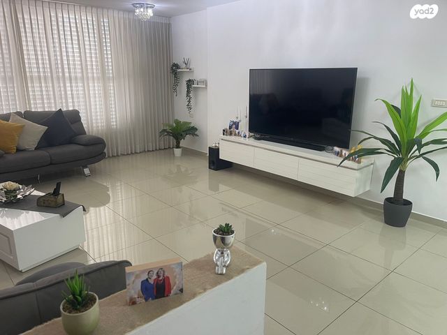 דירה, מבצע קדש 1, כצנלסון, ראשון לציון