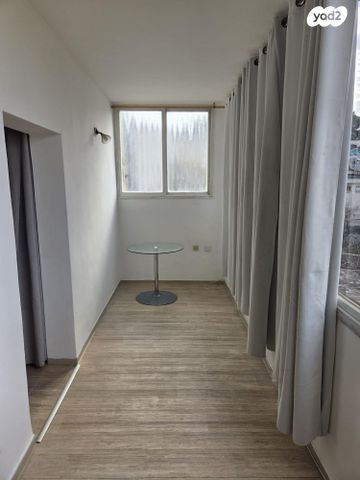 דירה, מעלה השואבה 10, שכונת גפן, רמת גן