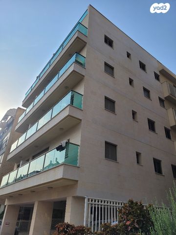 גג/ פנטהאוז, ביאליק 8, מרכז, קרית עבודה, חולון