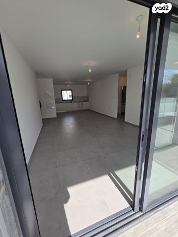 דירה, הרב צבי יהודה קוק 23, אגמים מזרח, אשקלון