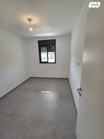 דירה, הרב צבי יהודה קוק 23, אגמים מזרח, אשקלון