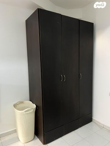 יחידת דיור, הרצוג 57, גני אזור, אזור