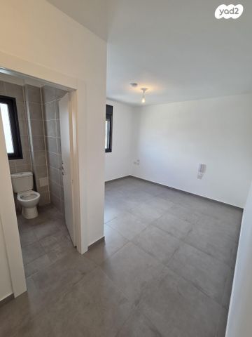 דירה, הרב צבי יהודה קוק 23, אגמים מזרח, אשקלון