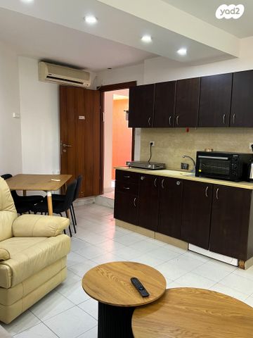 יחידת דיור, הרצוג 57, גני אזור, אזור