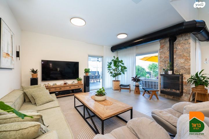 דו משפחתי, נווה שרת, זכרון יעקב