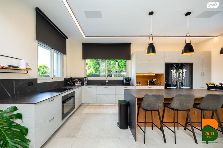 דו משפחתי, נווה שרת, זכרון יעקב