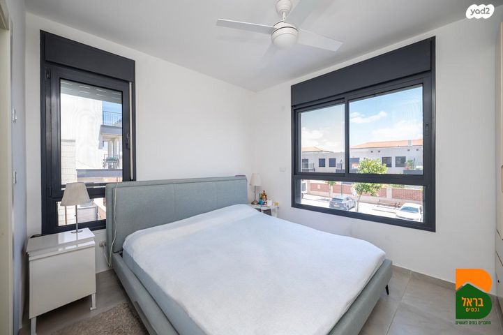 דו משפחתי, פארק היין, זכרון יעקב