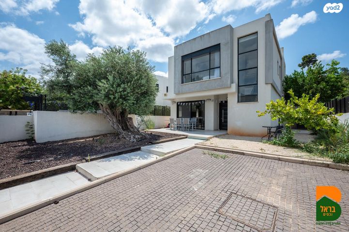 דו משפחתי, נווה שלו, זכרון יעקב