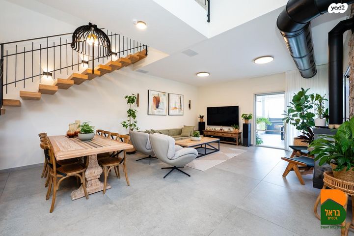 דו משפחתי, נווה שרת, זכרון יעקב