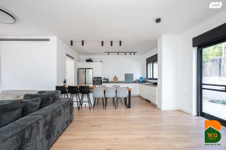 דו משפחתי, נווה שלו, זכרון יעקב