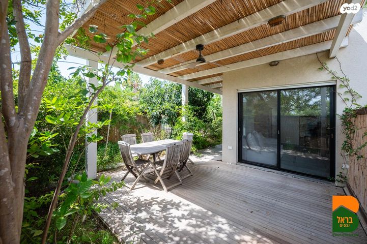 דו משפחתי, השמורה, זכרון יעקב